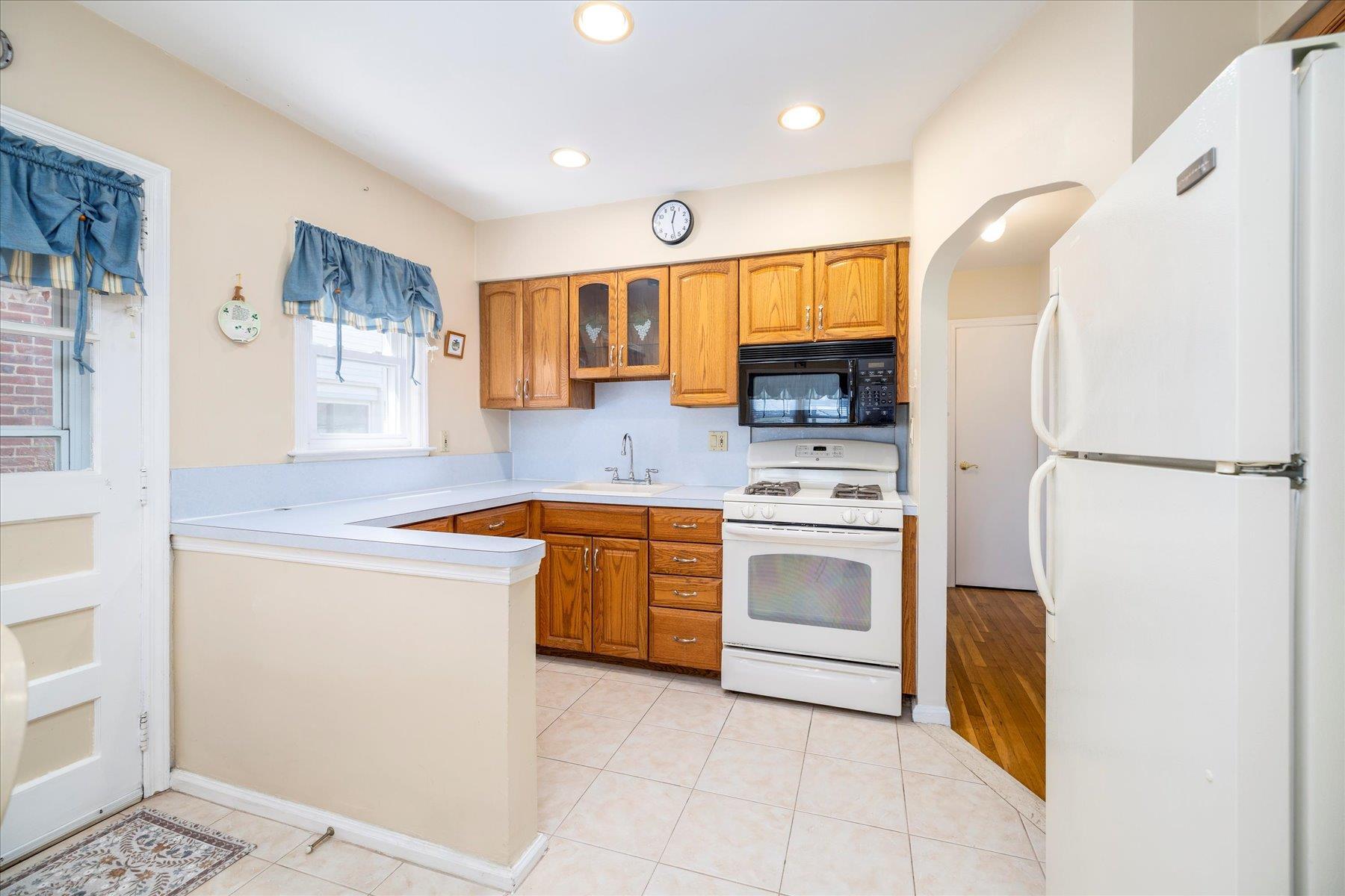 Single Family Poplar  Nassau County, NY 11001, MLS-852681-8
