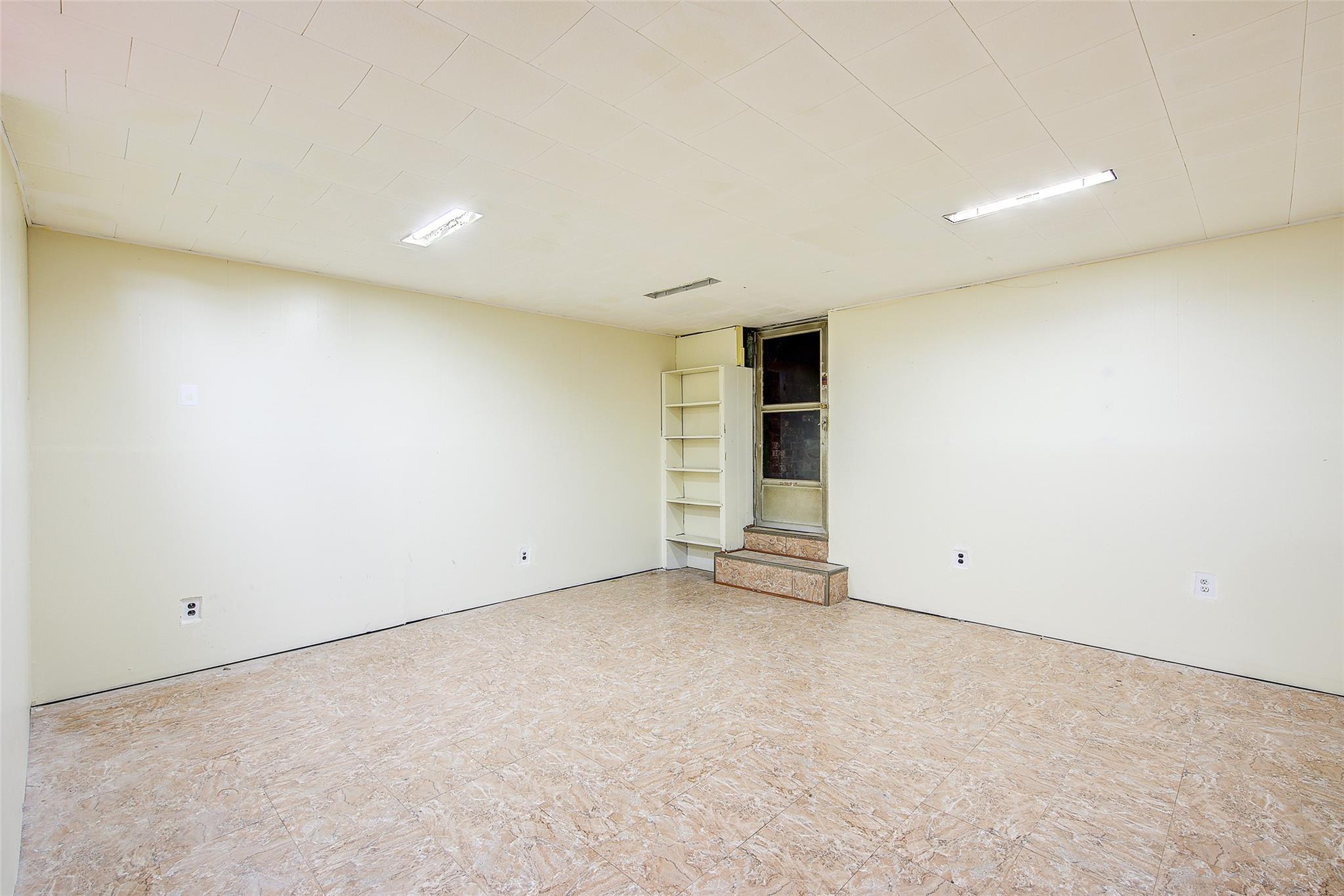 Single Family 54th  Queens, NY 11377, MLS-852742-25