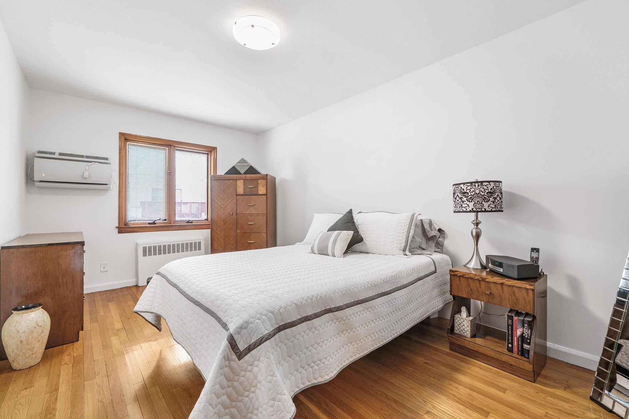 Single Family Quincy  Bronx, NY 10465, MLS-852749-15