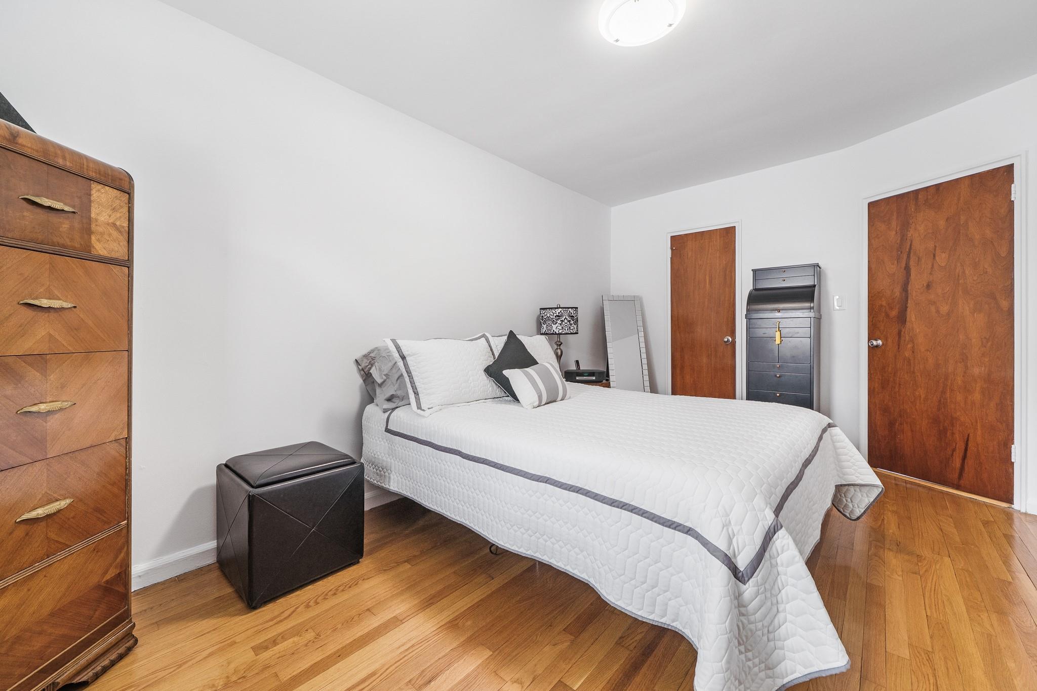 Single Family Quincy  Bronx, NY 10465, MLS-852749-16