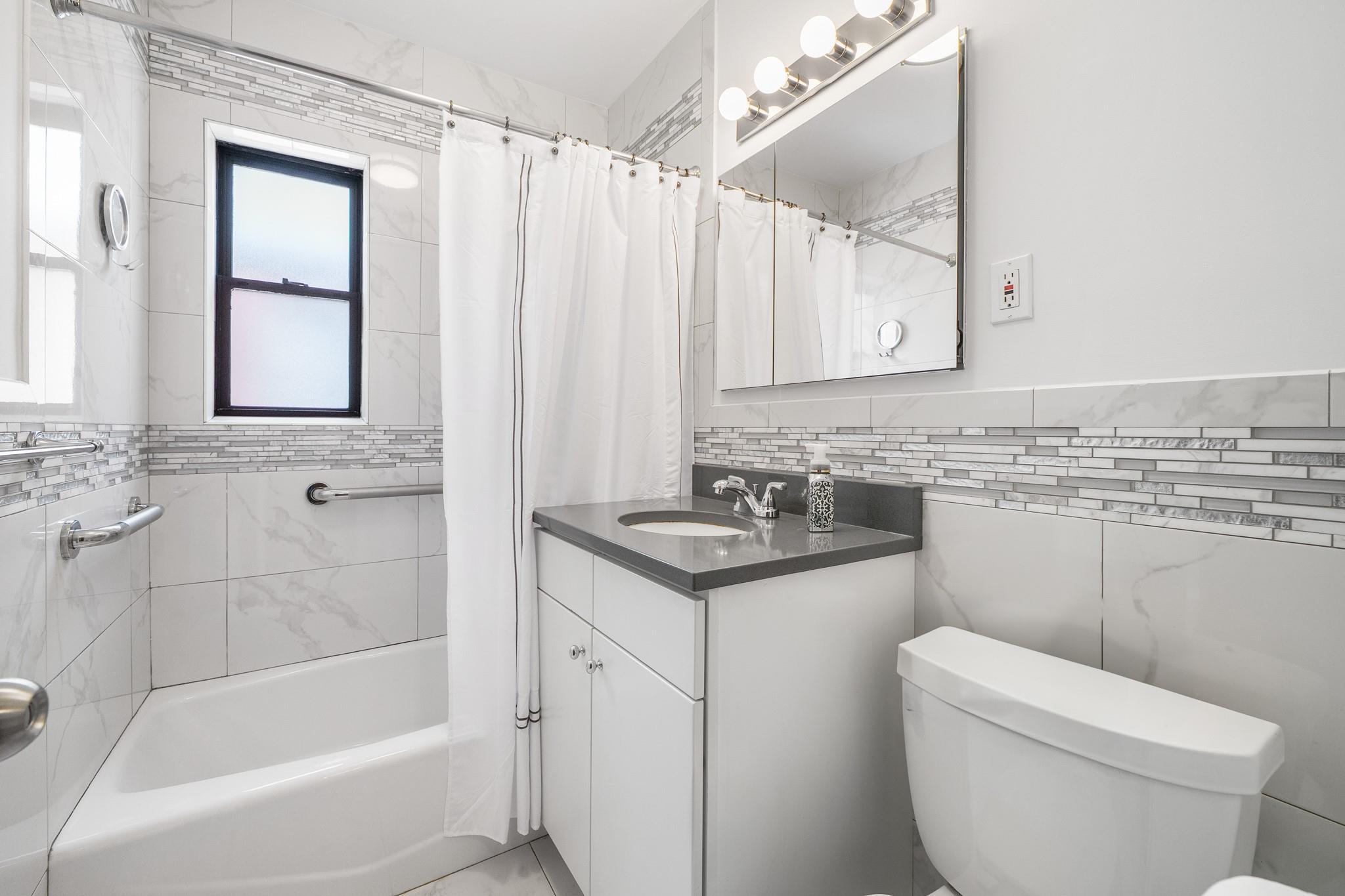 Single Family Quincy  Bronx, NY 10465, MLS-852749-17