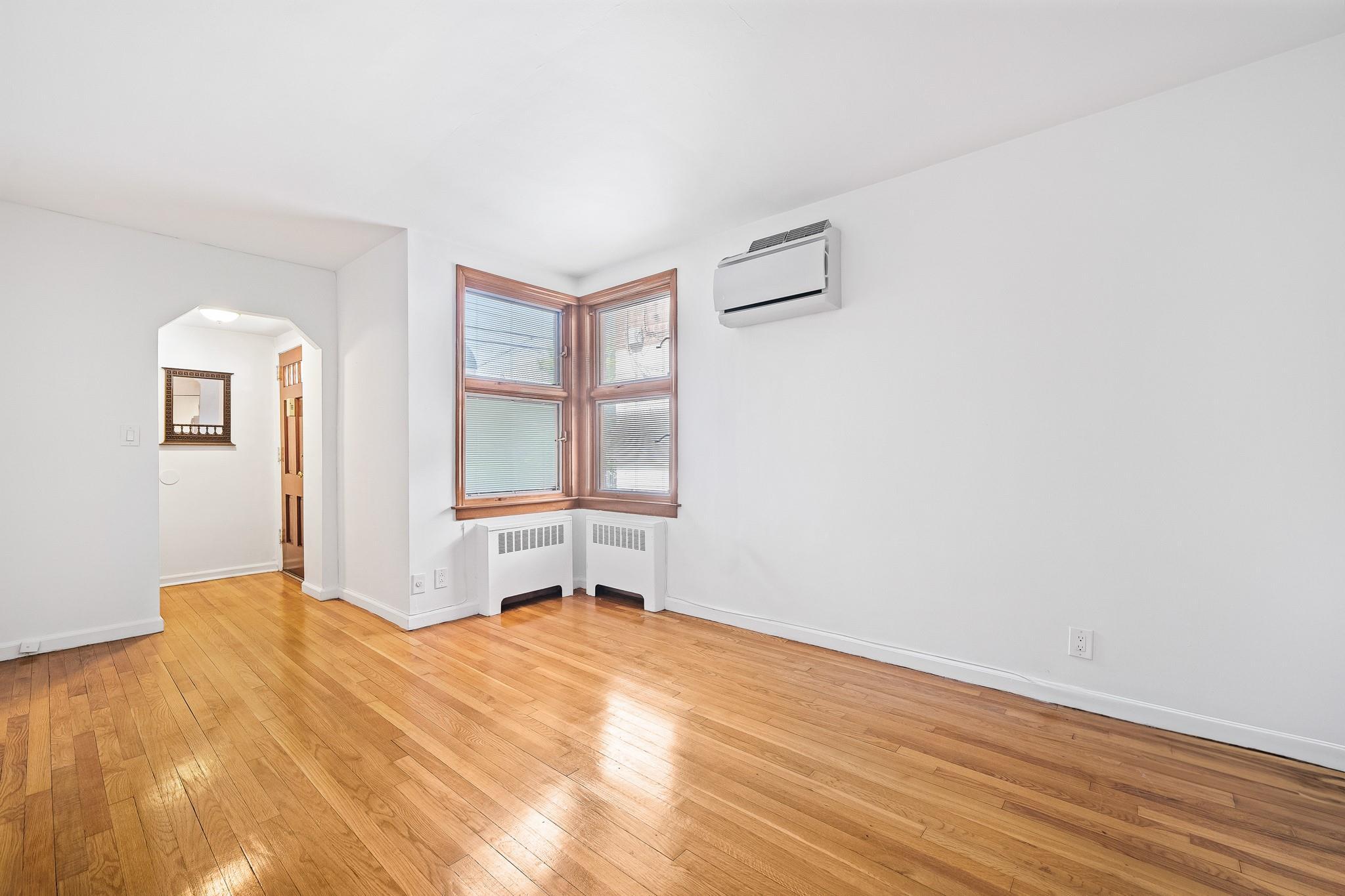 Single Family Quincy  Bronx, NY 10465, MLS-852749-23