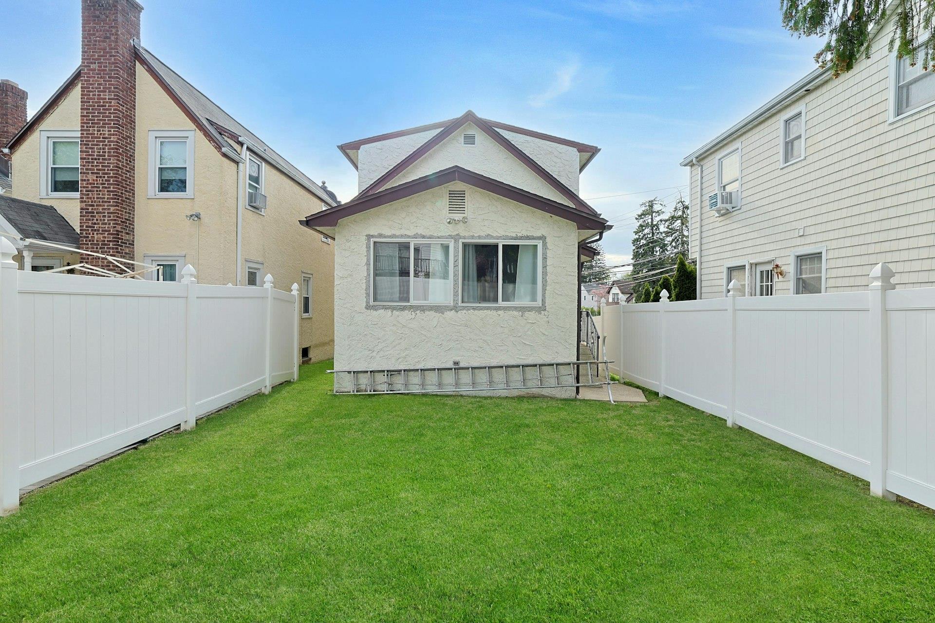 Single Family Rosedale  Westchester County, NY 10801, MLS-852757-23