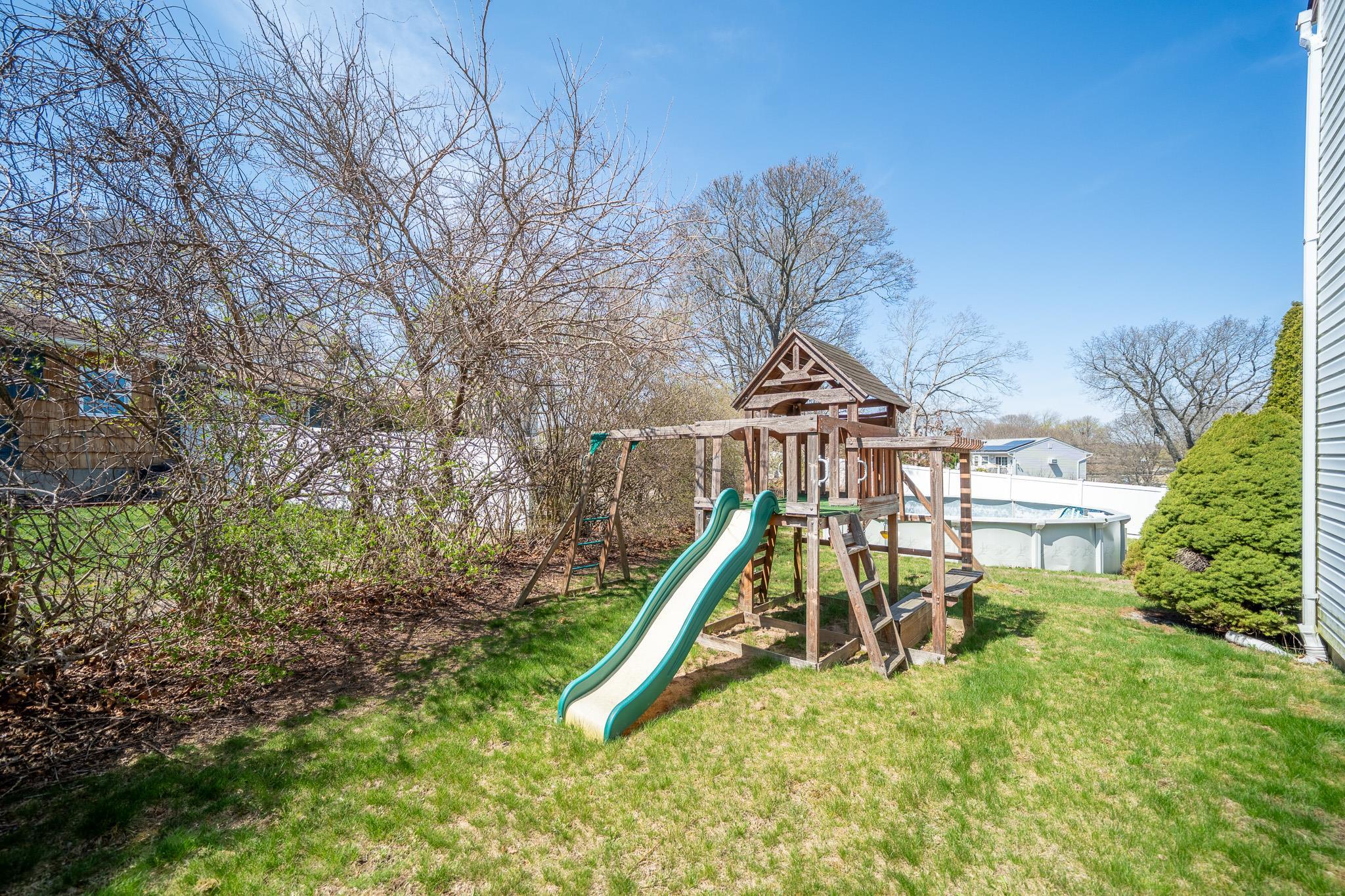 Single Family Michael  Suffolk County, NY 11720, MLS-852776-28