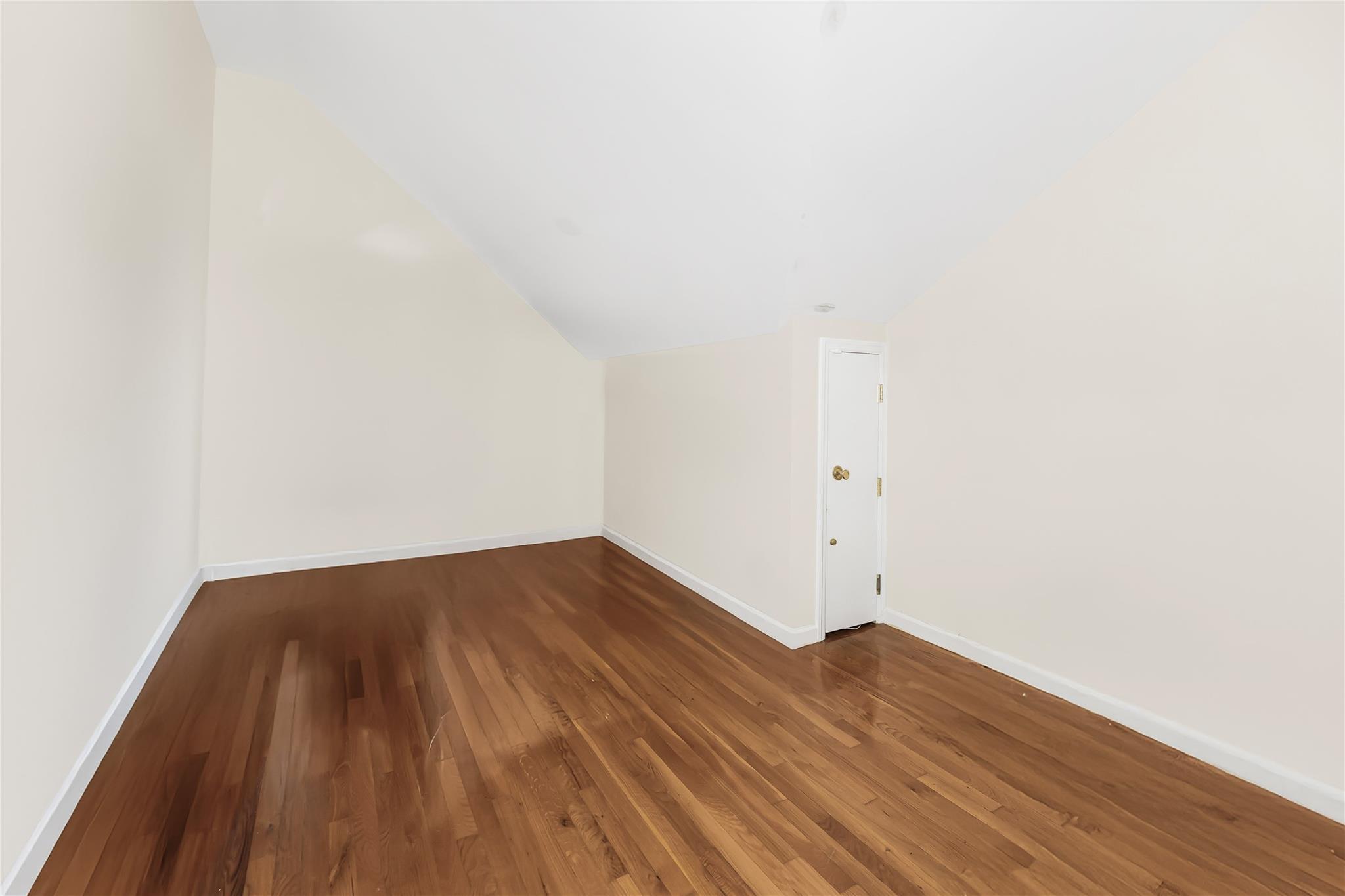 Single Family Outlook  Bronx, NY 10465, MLS-852792-10
