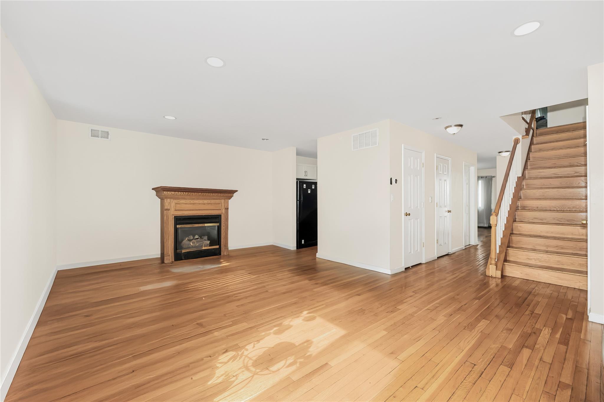 Single Family Outlook  Bronx, NY 10465, MLS-852792-16