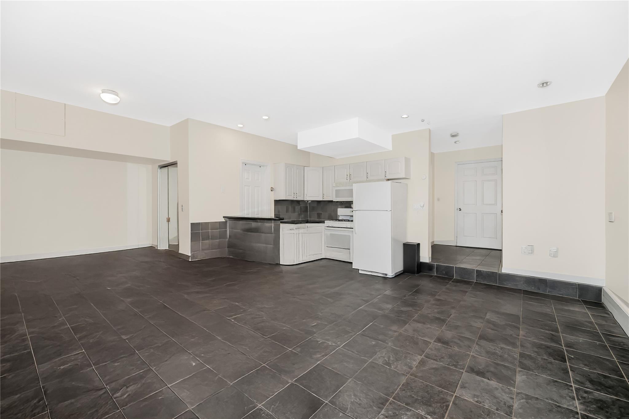 Single Family Outlook  Bronx, NY 10465, MLS-852792-26