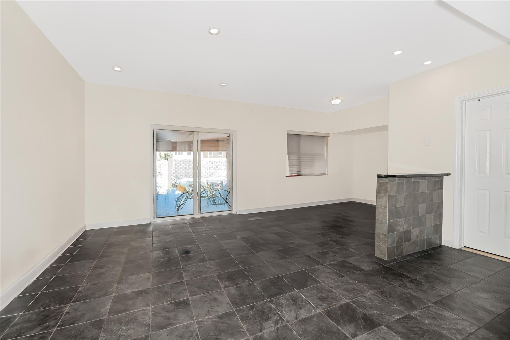 Single Family Outlook  Bronx, NY 10465, MLS-852792-27