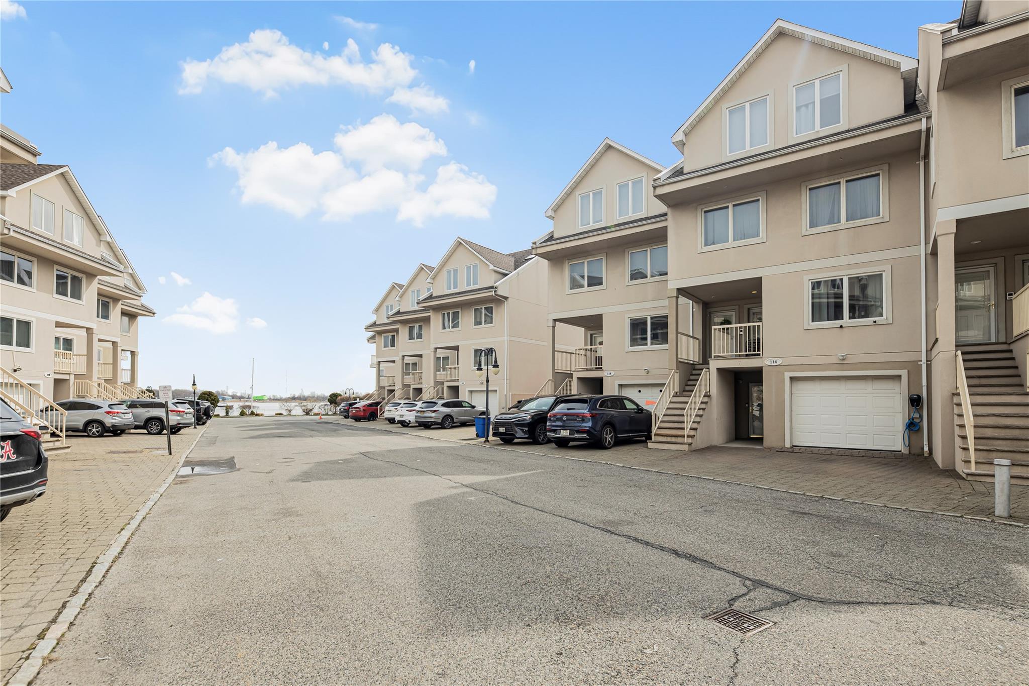 Single Family Outlook  Bronx, NY 10465, MLS-852792-3