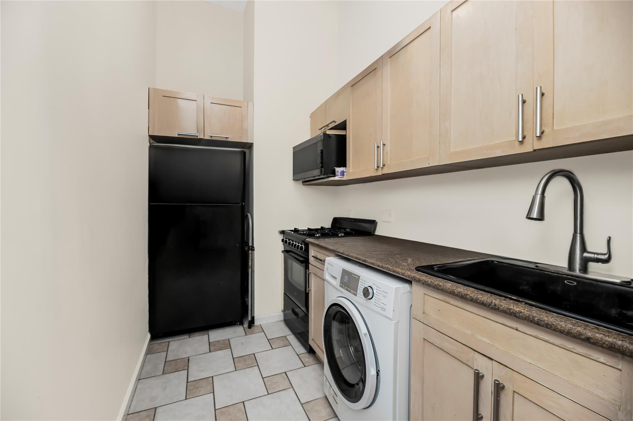 Single Family Outlook  Bronx, NY 10465, MLS-852792-6
