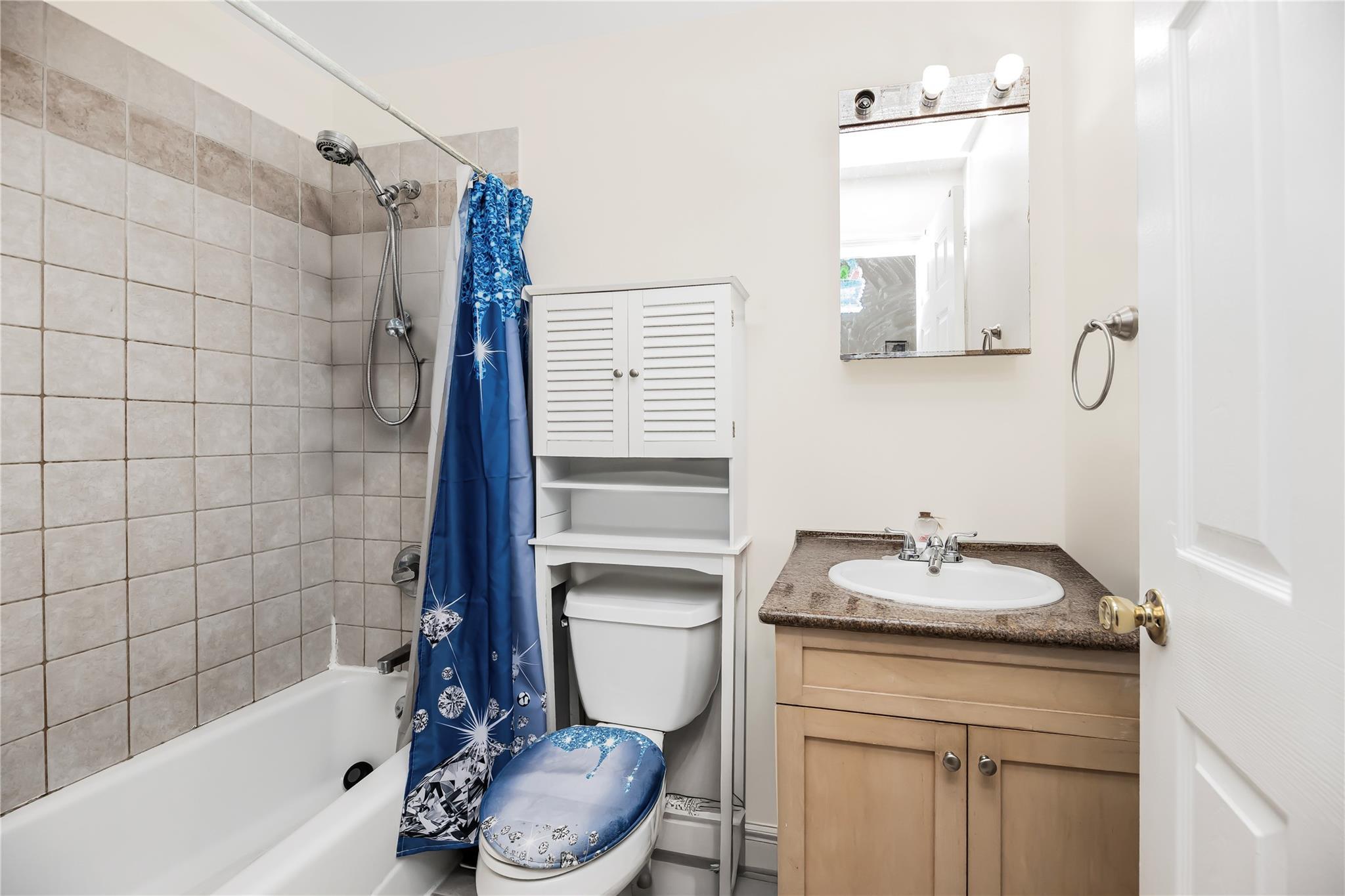 Single Family Outlook  Bronx, NY 10465, MLS-852792-8