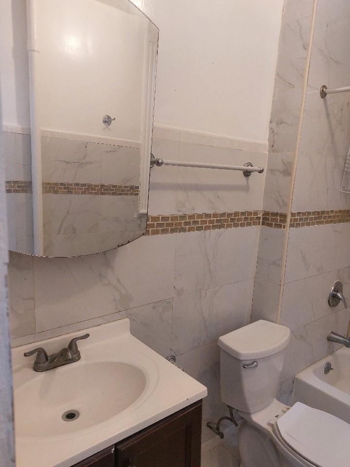 Apartment Ridgewood  Brooklyn, NY 11208, MLS-852813-12