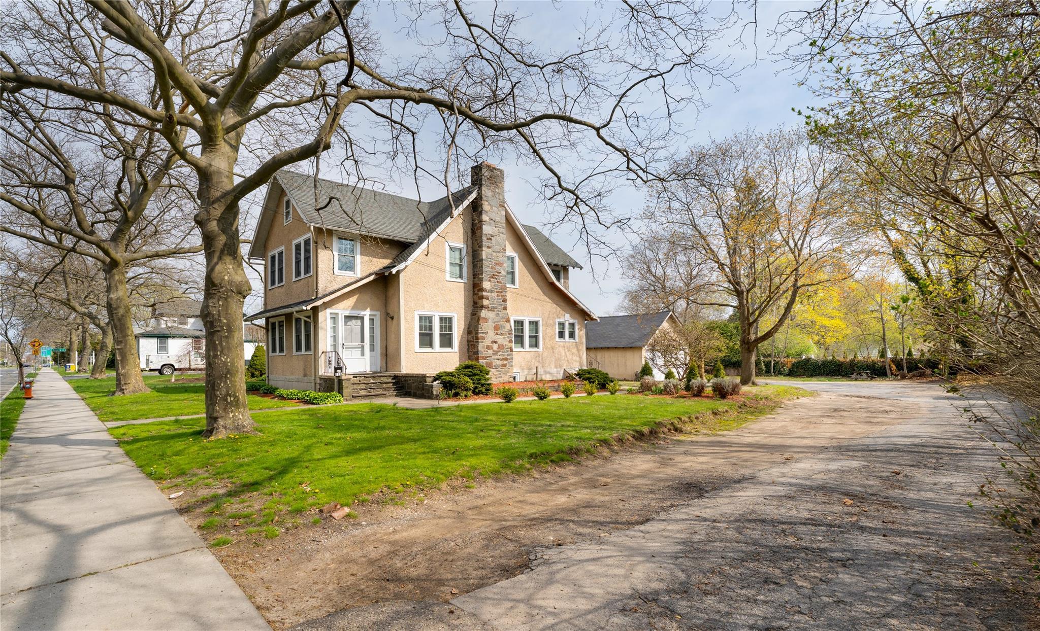 Single Family Roanoke  Suffolk County, NY 11901, MLS-852836-2