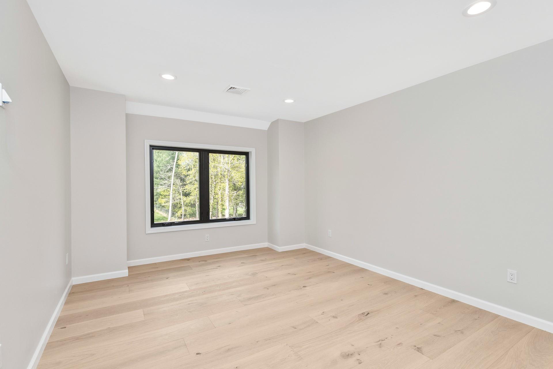 Single Family Grove  Suffolk County, NY 11780, MLS-852840-38