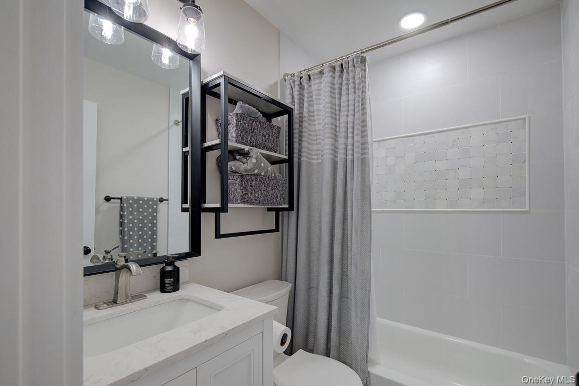 Single Family Spring Hollow Suffolk County, NY 11721, MLS-852872-25