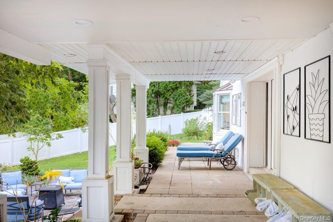 Single Family Spring Hollow Suffolk County, NY 11721, MLS-852872-33