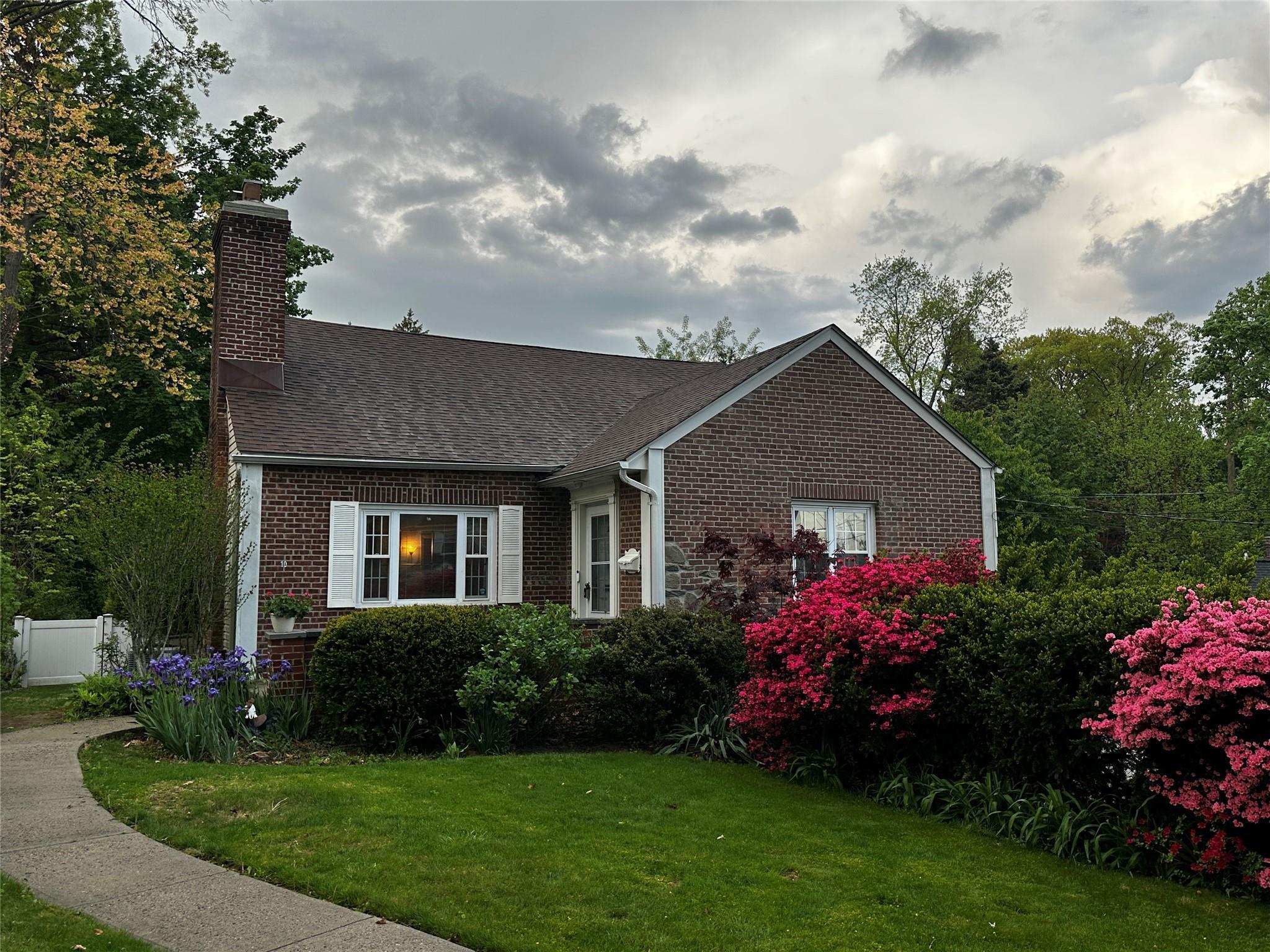 Single Family Regent  Westchester County, NY 10710, MLS-852890-22