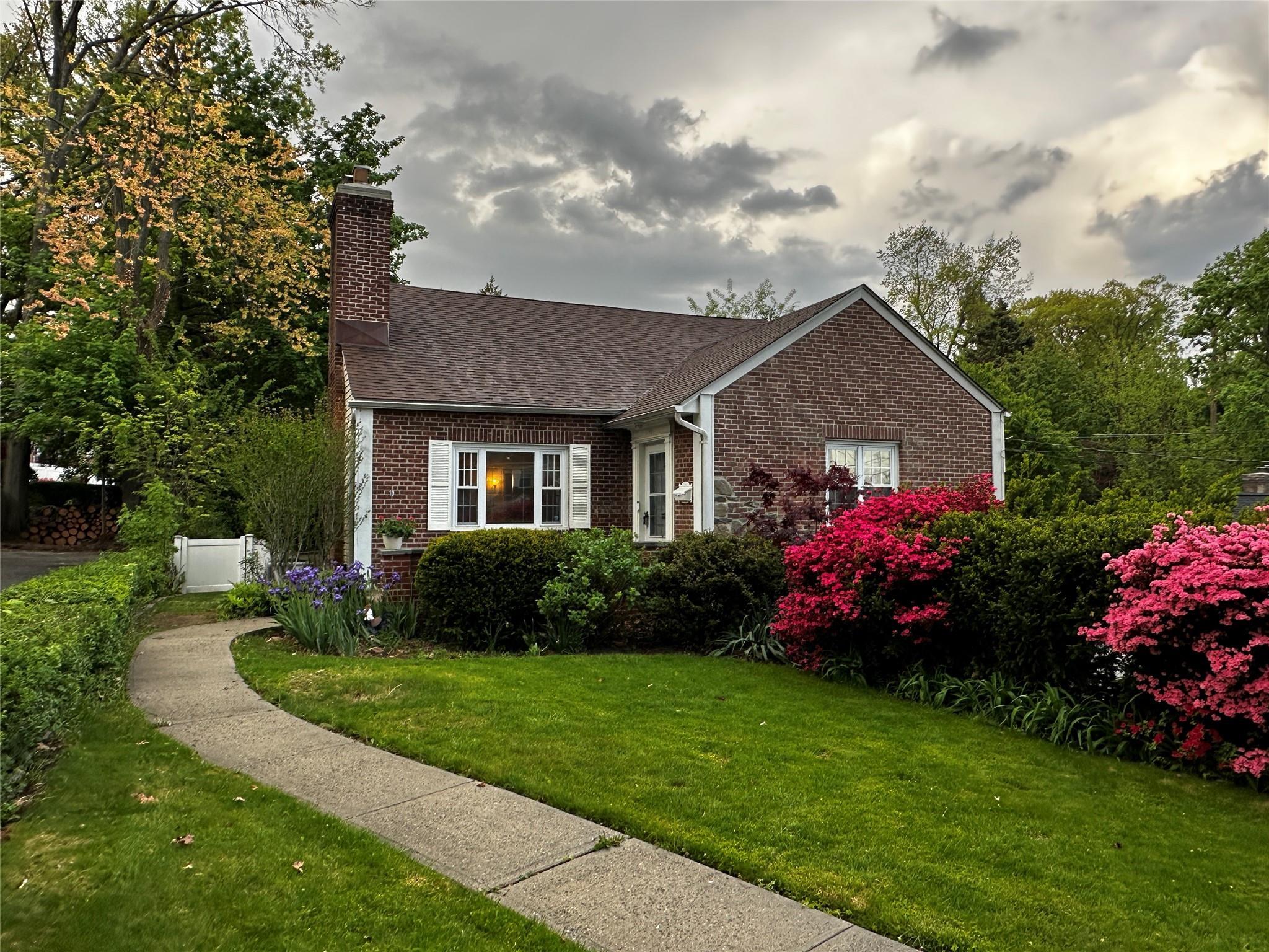 Single Family Regent  Westchester County, NY 10710, MLS-852890-23
