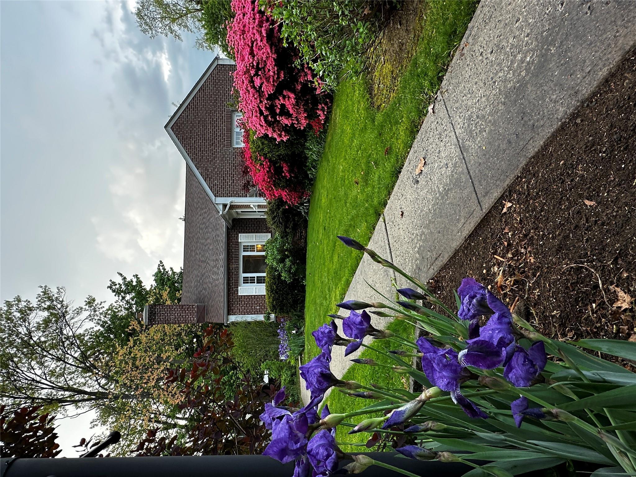Single Family Regent  Westchester County, NY 10710, MLS-852890-24