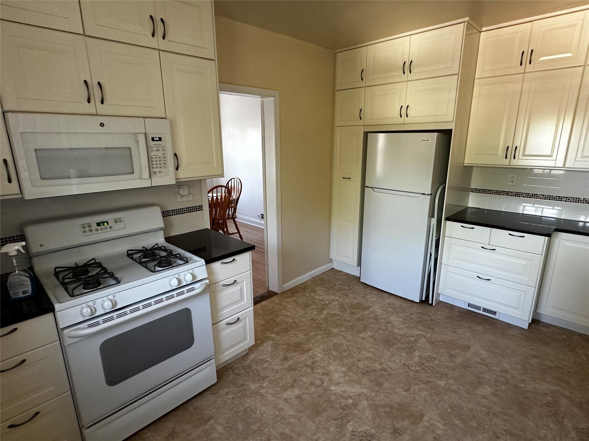 Single Family Regent  Westchester County, NY 10710, MLS-852890-33