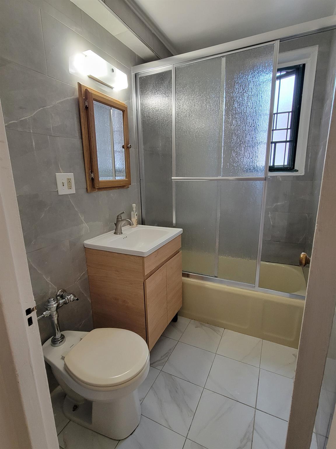 Condo Metropolitan  Bronx, NY 10462, MLS-852906-19