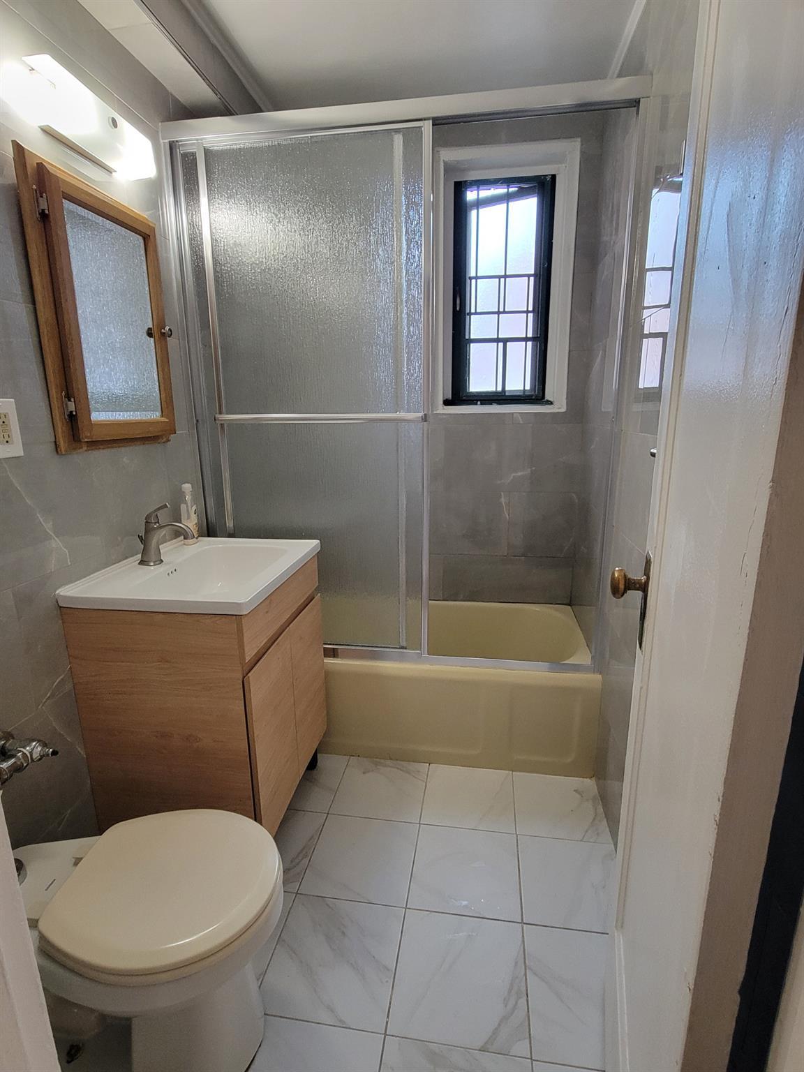 Condo Metropolitan  Bronx, NY 10462, MLS-852906-20