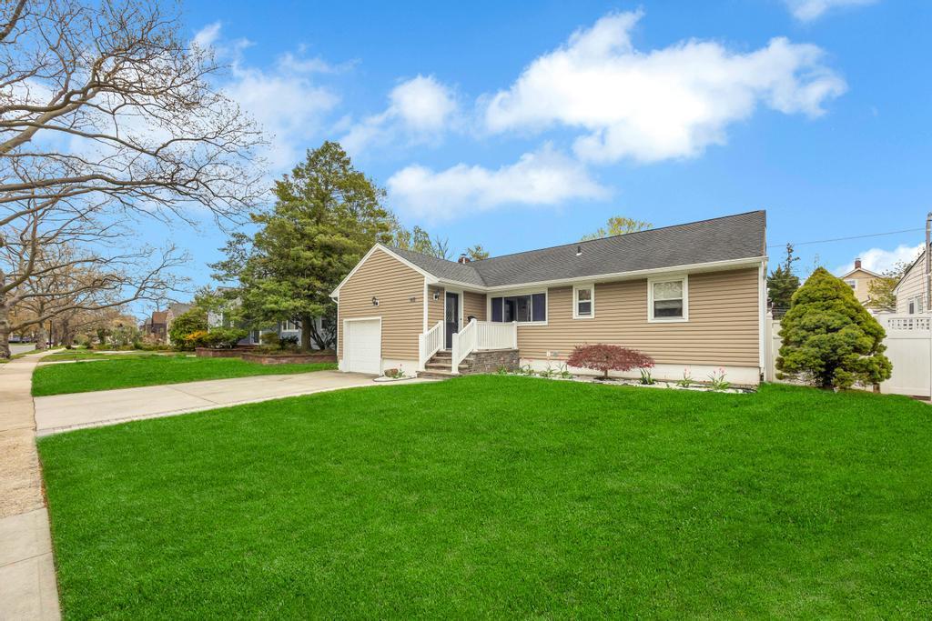 Single Family Saddle Rock  Nassau County, NY 11581, MLS-852952-2