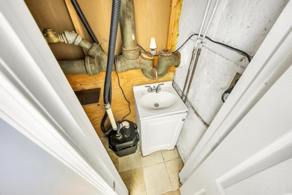 Single Family Saddle Rock  Nassau County, NY 11581, MLS-852952-30