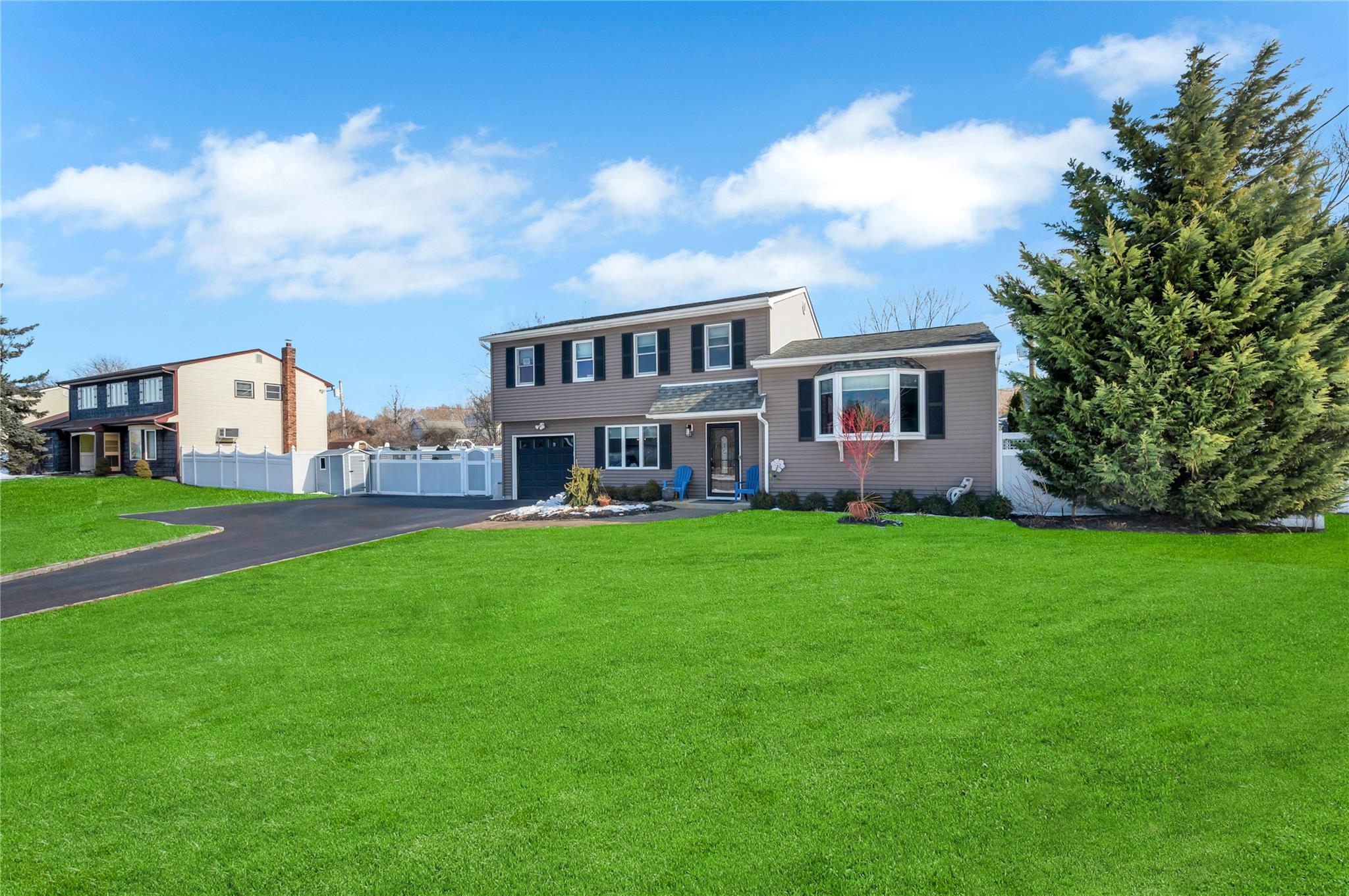 Single Family Roberta  Suffolk County, NY 11738, MLS-852956-6