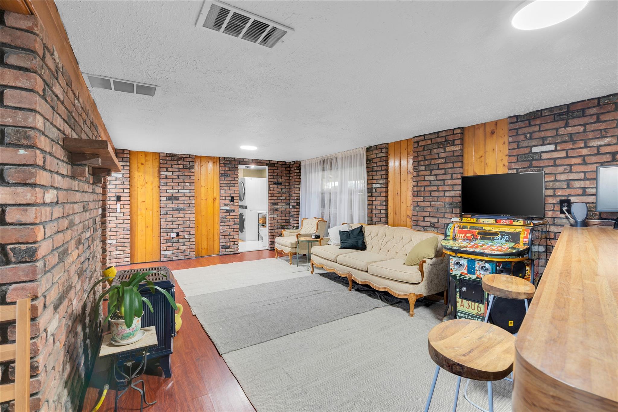 Single Family Seneca  Westchester County, NY 10570, MLS-852970-25