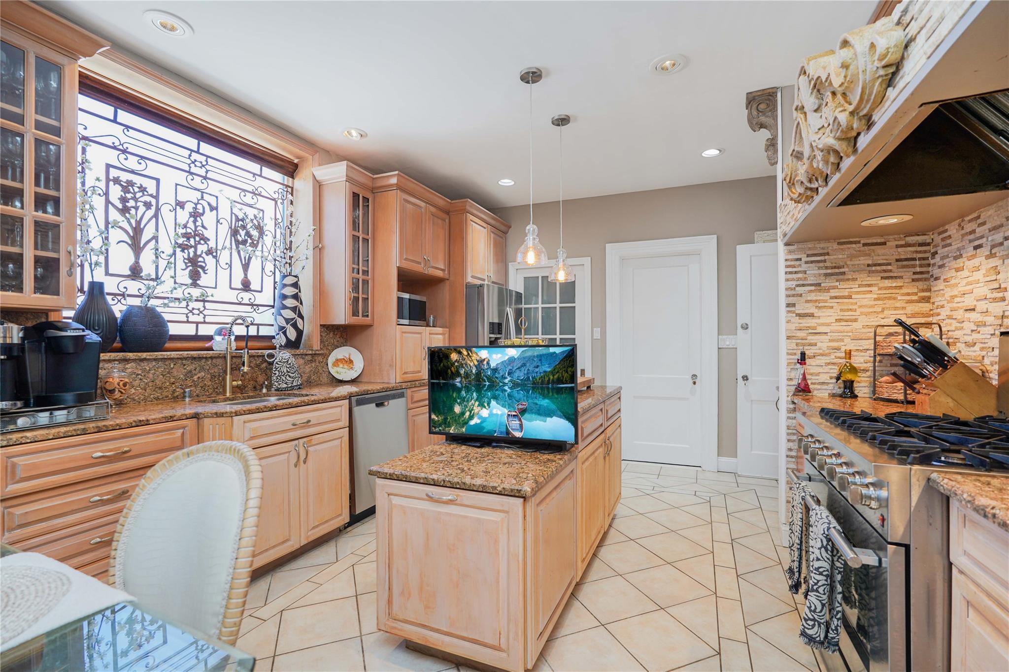 Single Family Forest  Staten Island, NY 10304, MLS-852971-22