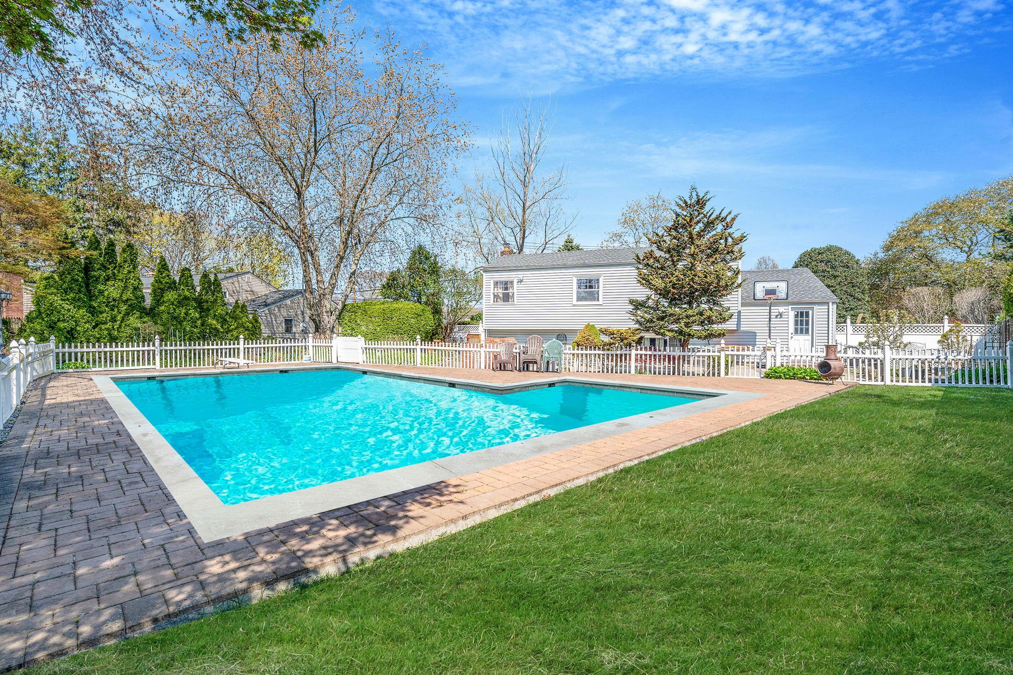 Single Family Union  Suffolk County, NY 11706, MLS-853000-14