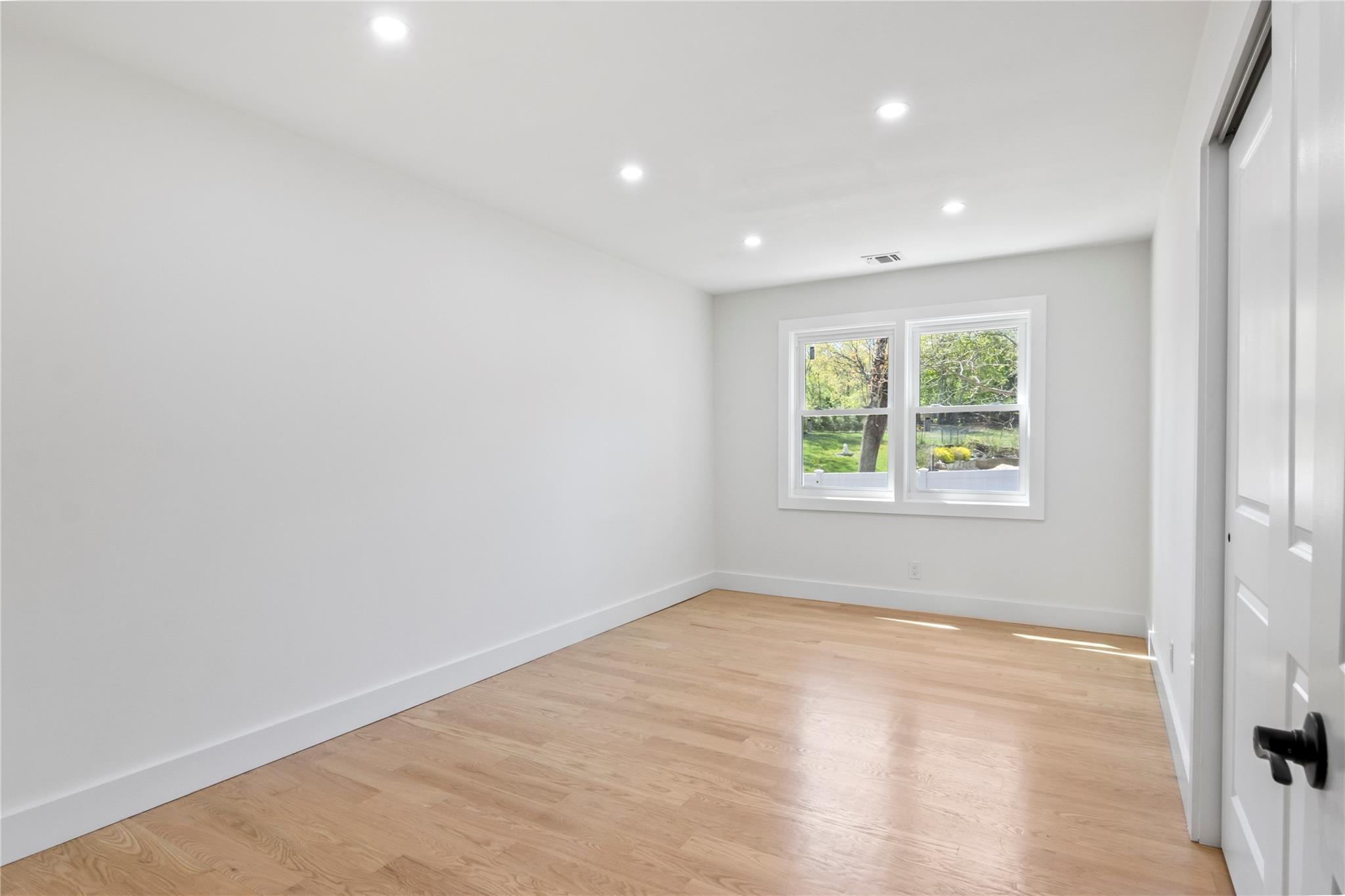 Single Family Breezy Hill  Suffolk County, NY 11768, MLS-853022-28