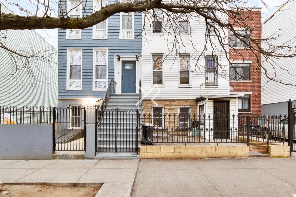 Single Family Buffalo  Brooklyn, NY 11233, MLS-853037-28