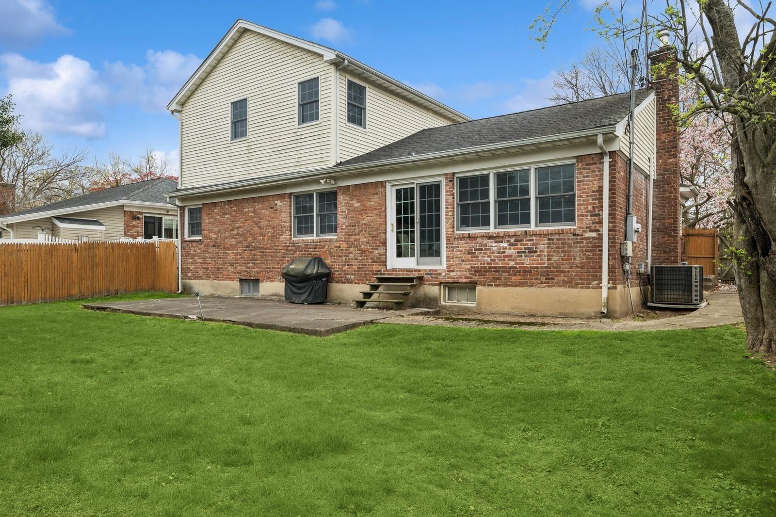 Single Family Kew  Nassau County, NY 11557, MLS-853050-24
