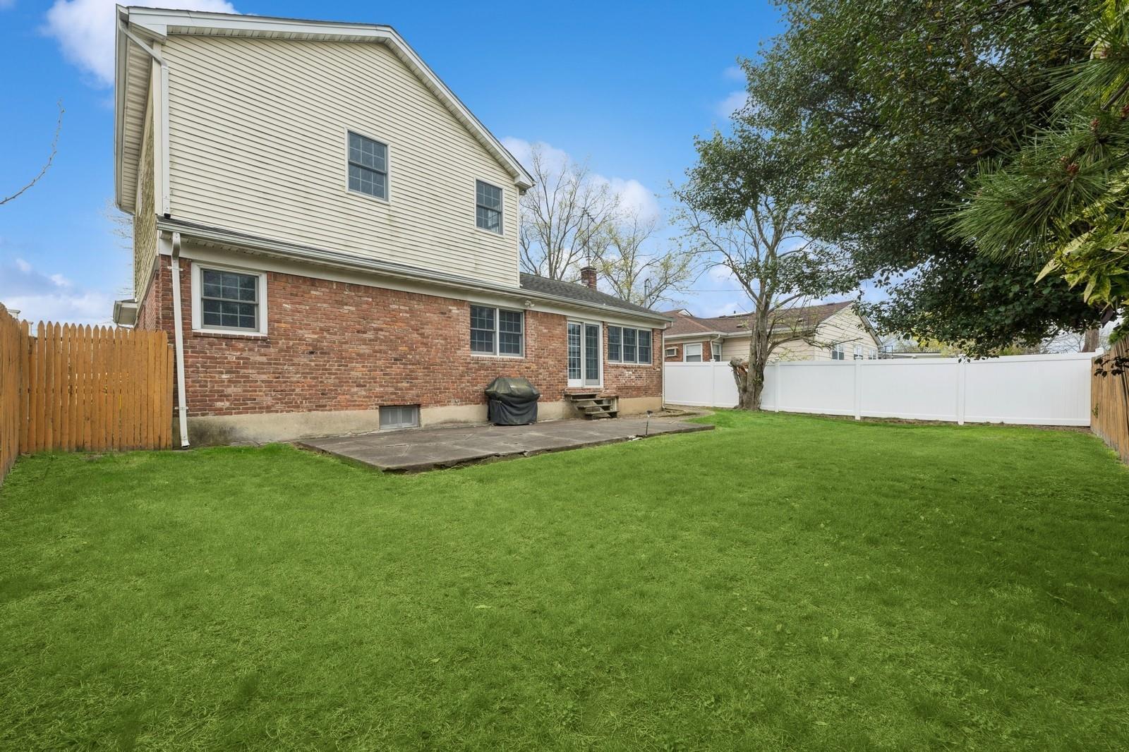 Single Family Kew  Nassau County, NY 11557, MLS-853050-25