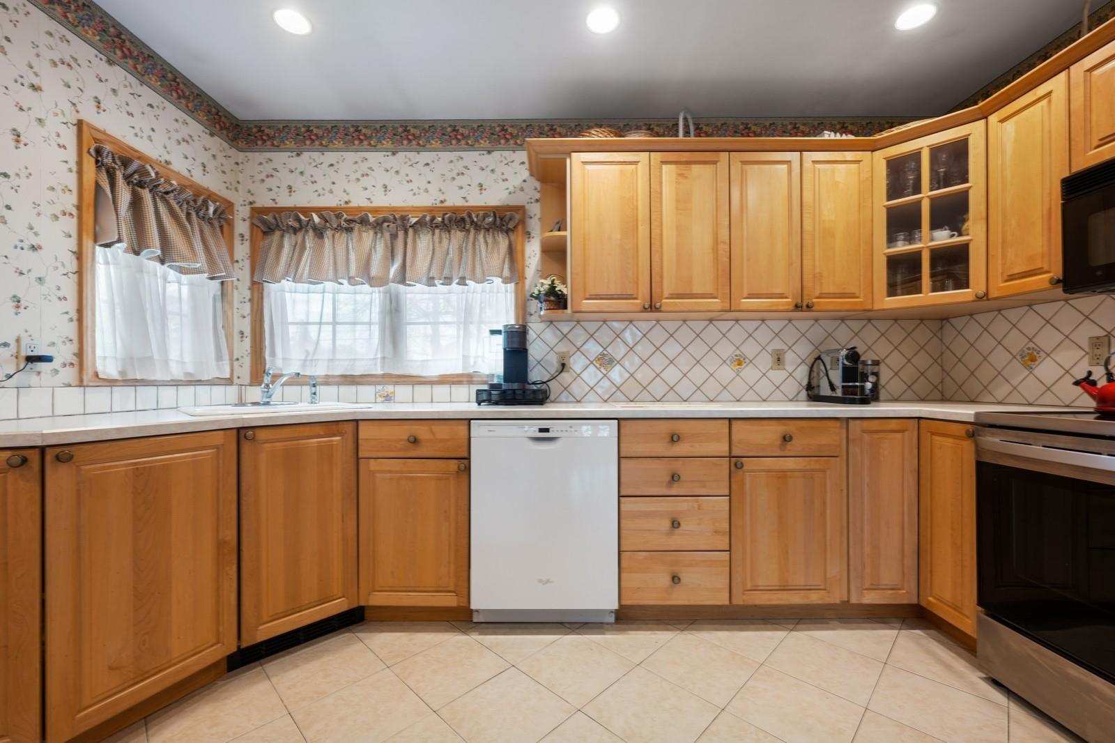Single Family Kew  Nassau County, NY 11557, MLS-853050-7