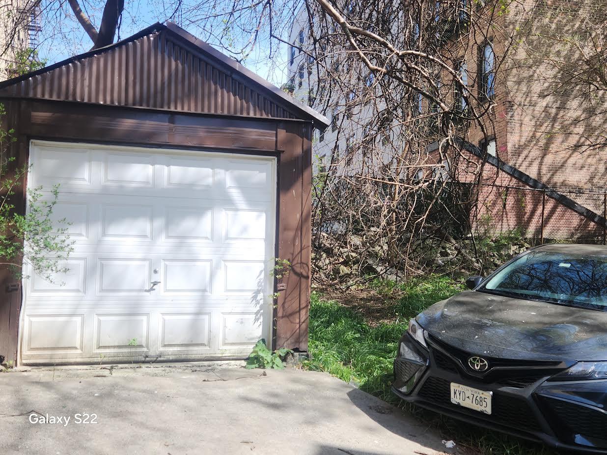 Single Family Carpenter  Bronx, NY 10466, MLS-853056-10