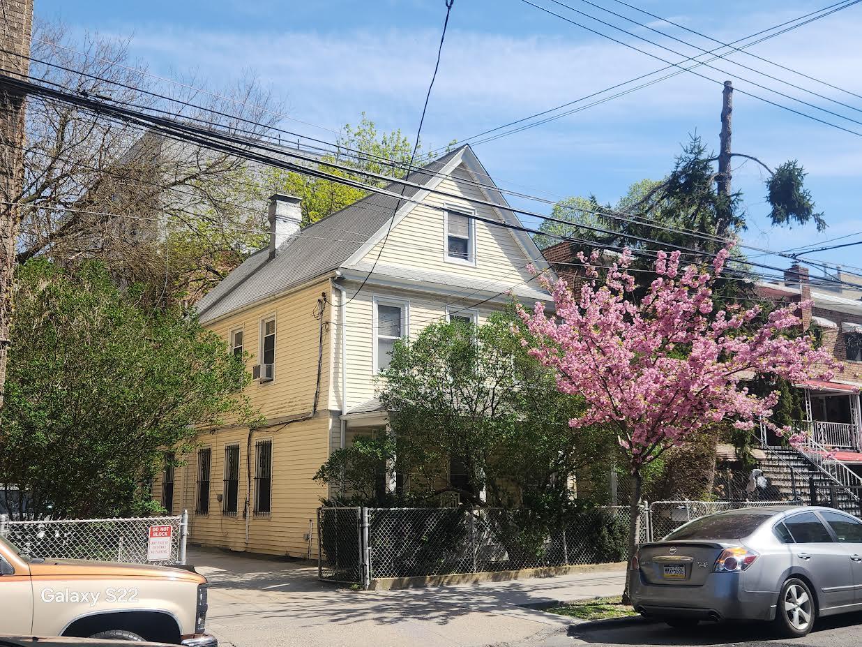 Single Family Carpenter  Bronx, NY 10466, MLS-853056-2