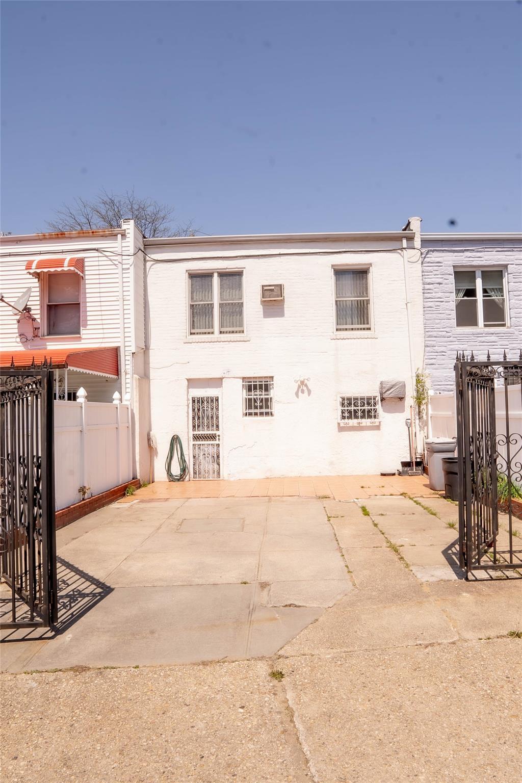 Single Family Dumont  Queens, NY 11417, MLS-853070-17