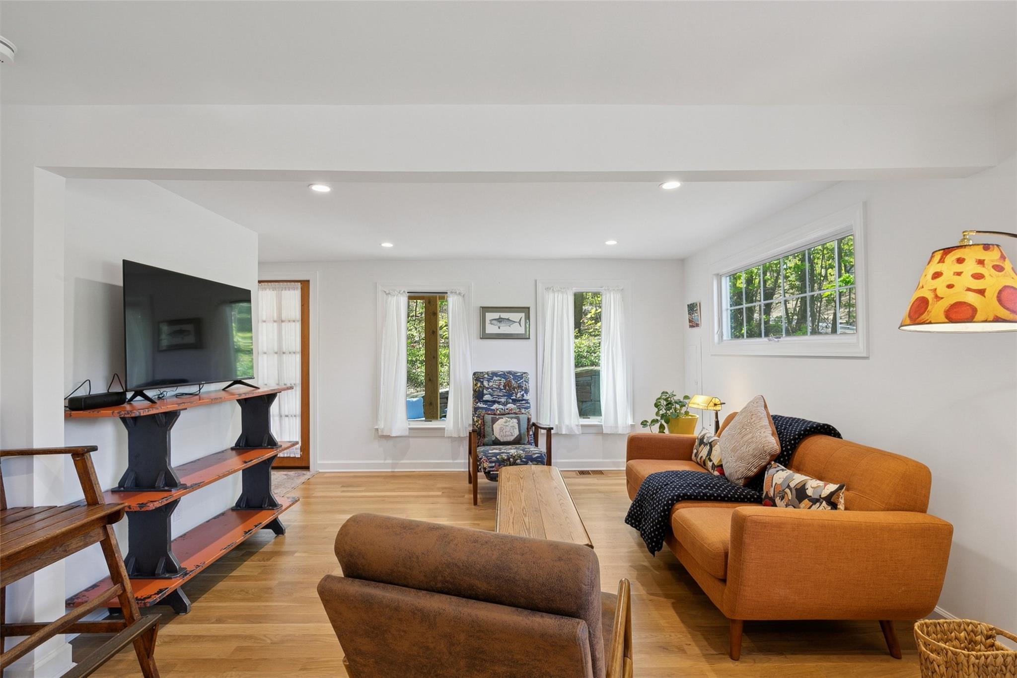 Single Family School  Nassau County, NY 11709, MLS-853074-6