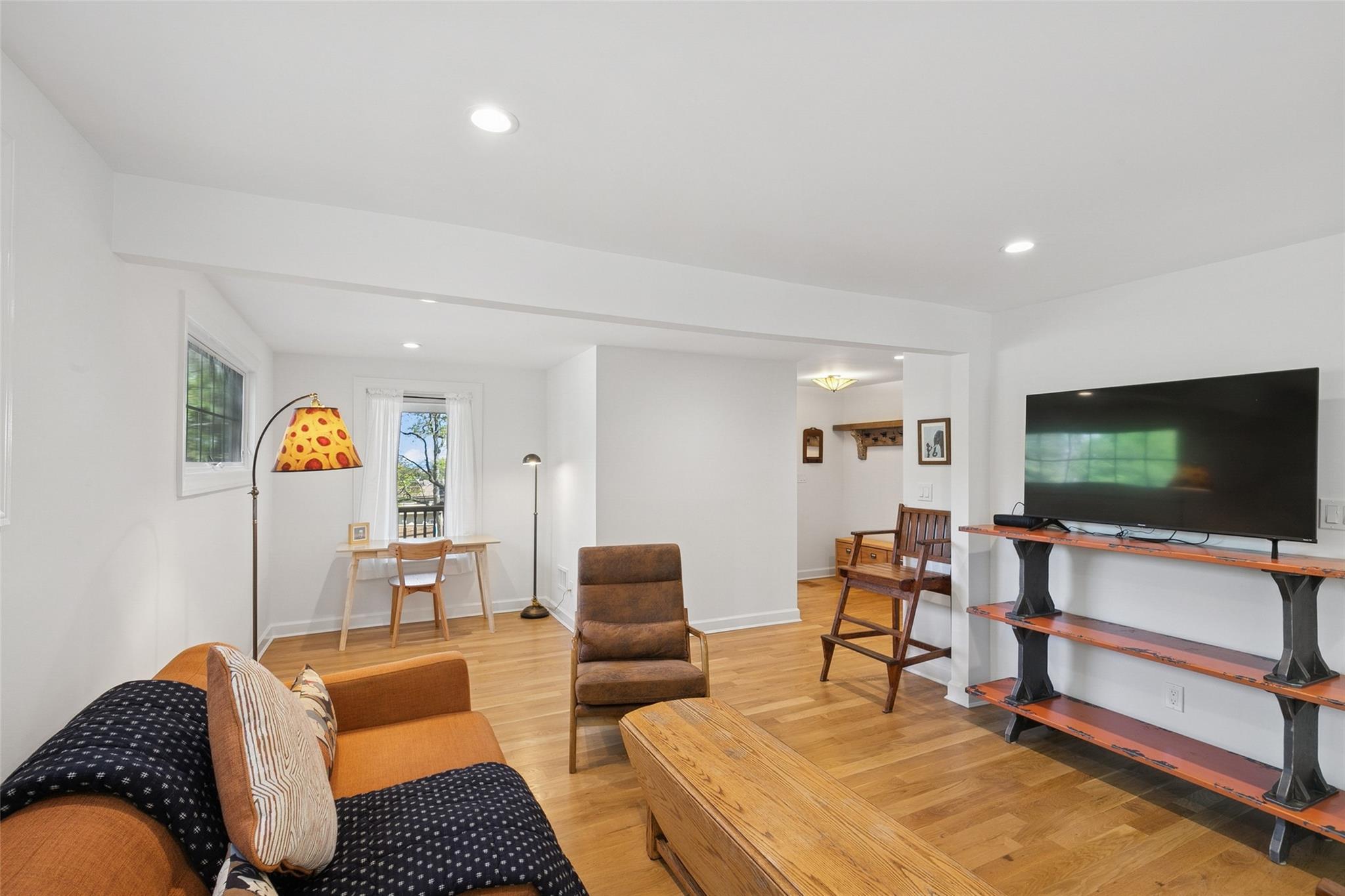 Single Family School  Nassau County, NY 11709, MLS-853074-8