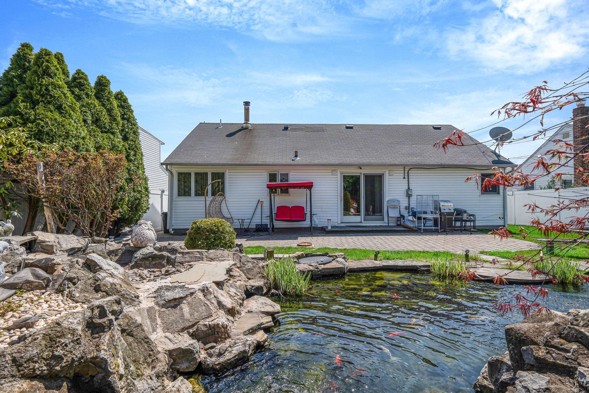 Single Family Farmranch  Nassau County, NY 11714, MLS-853103-11