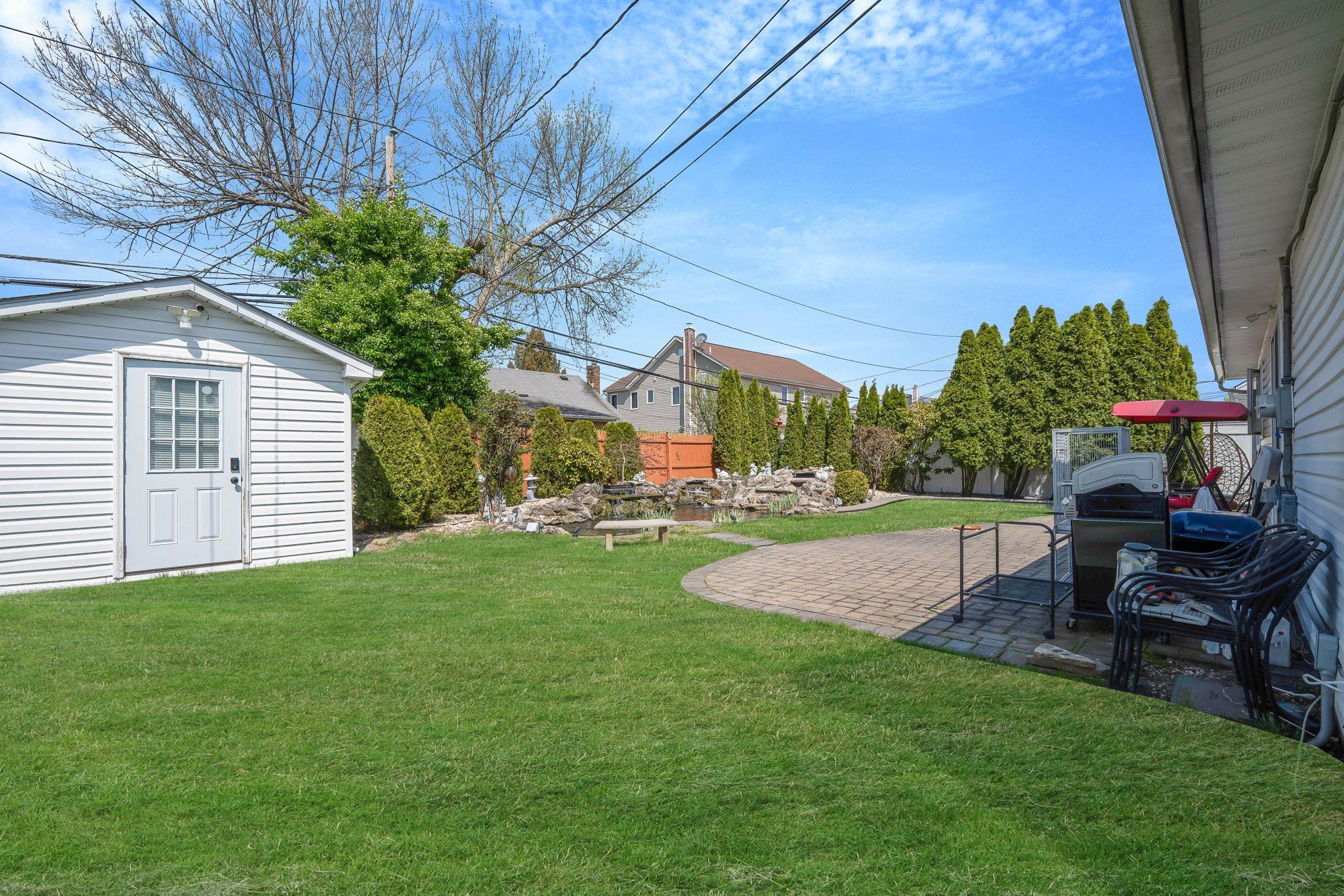Single Family Farmranch  Nassau County, NY 11714, MLS-853103-12