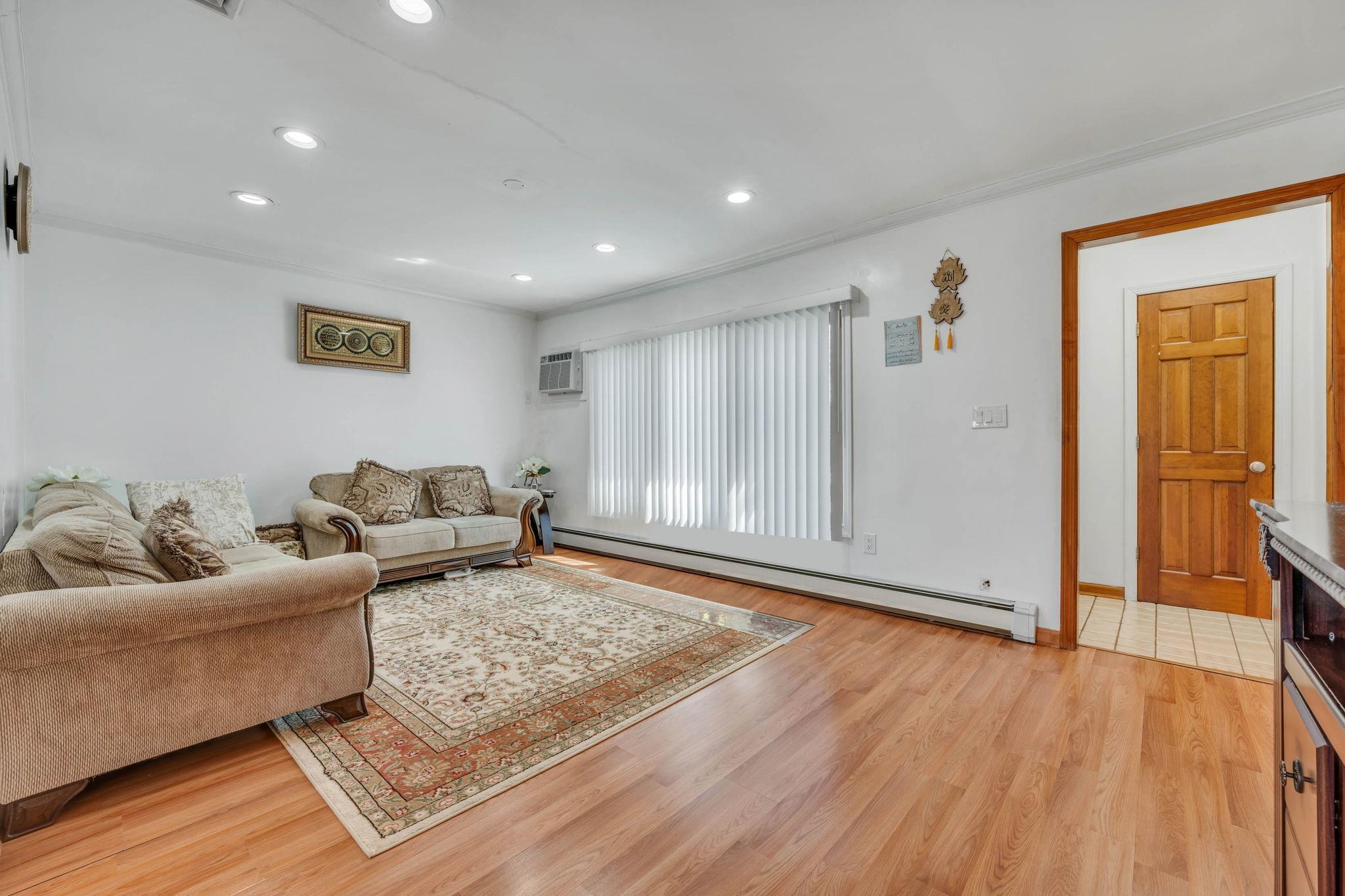 Single Family Farmranch  Nassau County, NY 11714, MLS-853103-27