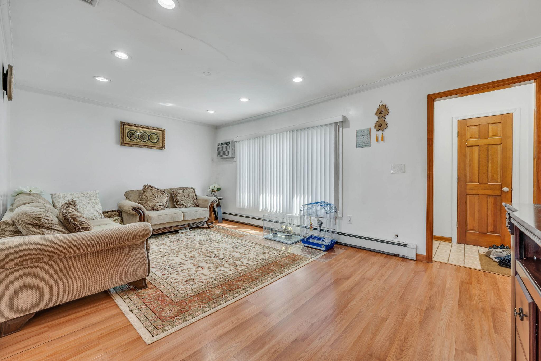 Single Family Farmranch  Nassau County, NY 11714, MLS-853103-28