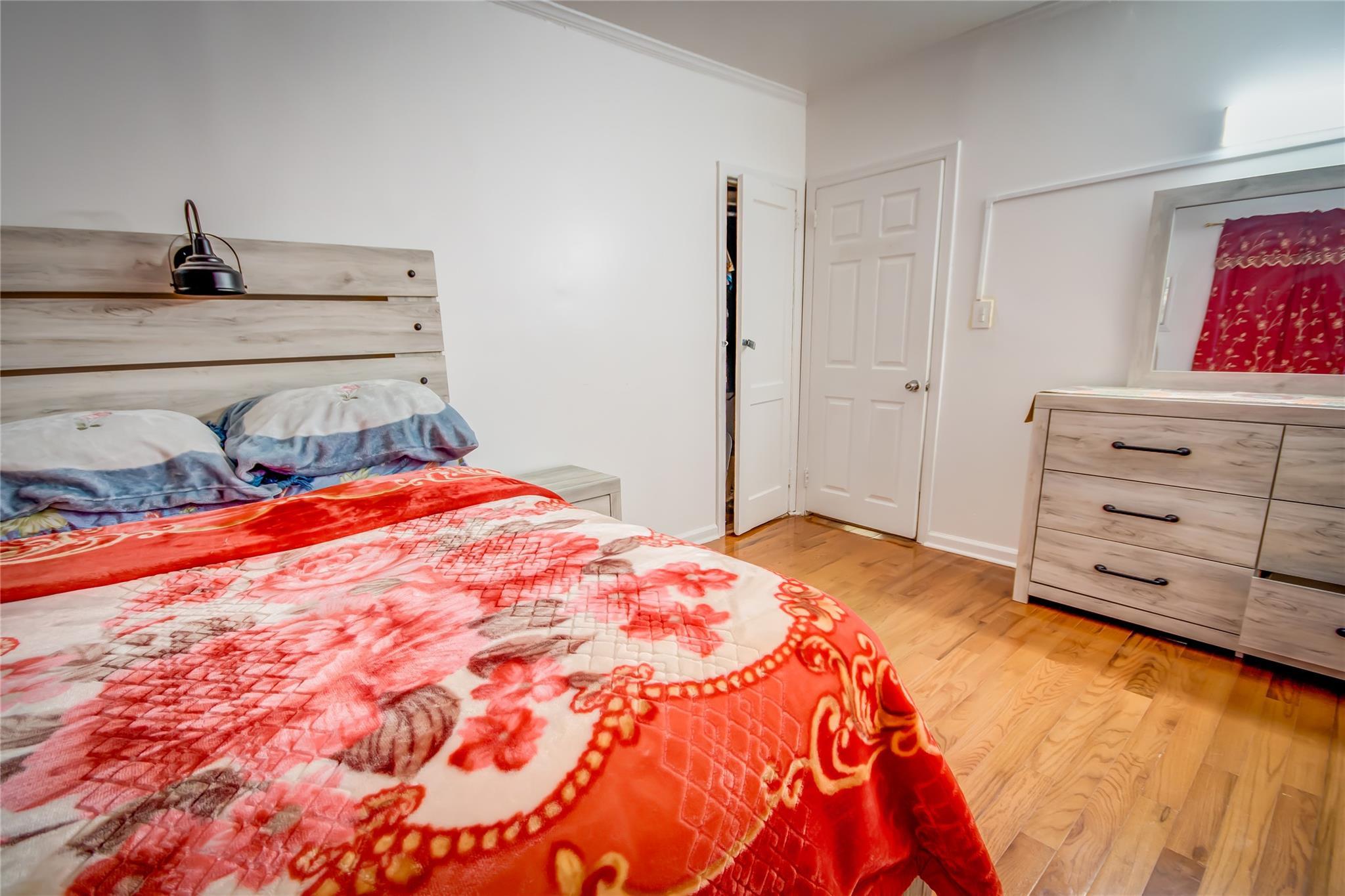 Single Family 251  Queens, NY 11364, MLS-853115-8