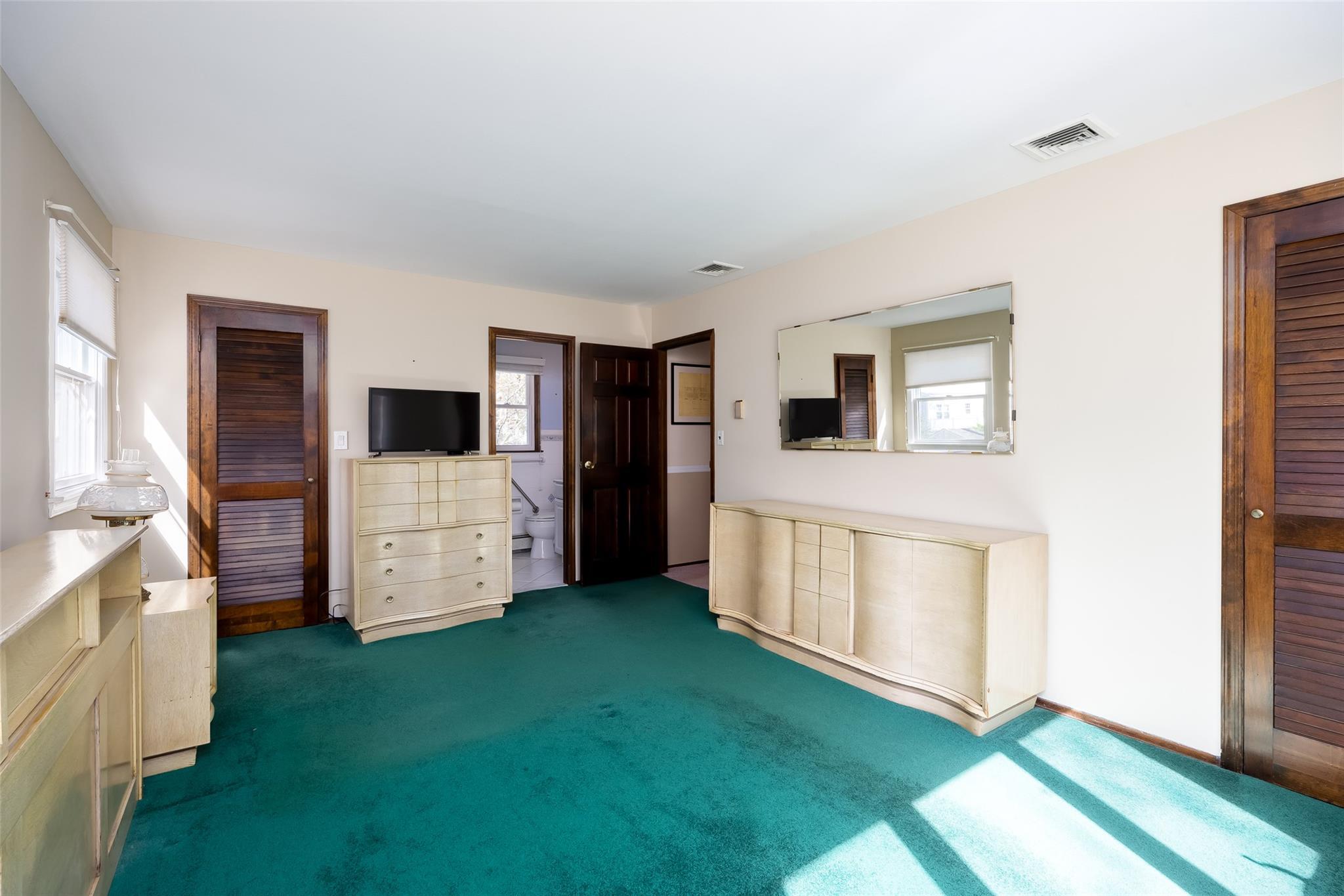 Single Family Lincoln  Suffolk County, NY 11777, MLS-853125-28