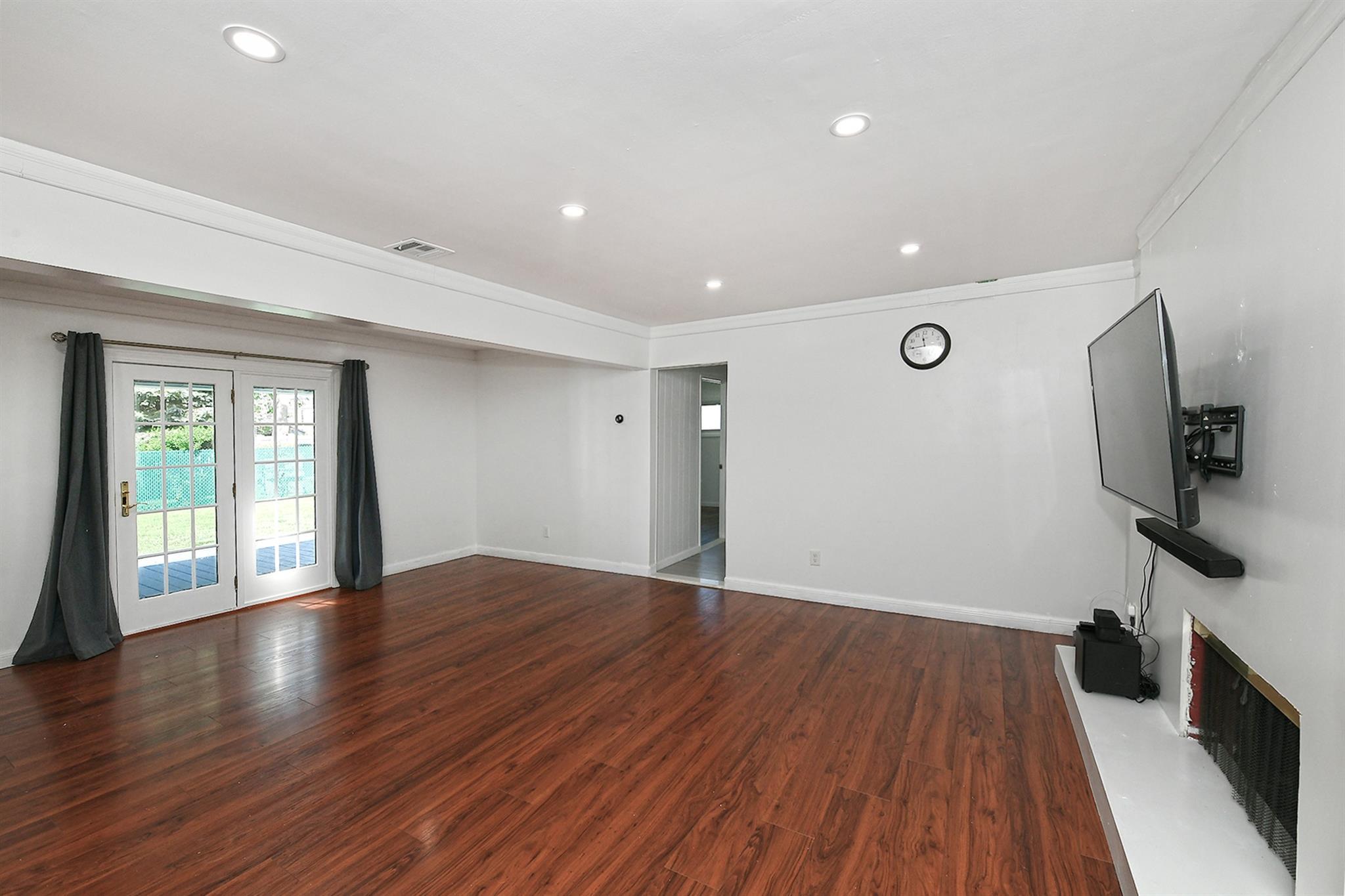 Single Family Sky  Nassau County, NY 11756, MLS-853127-10