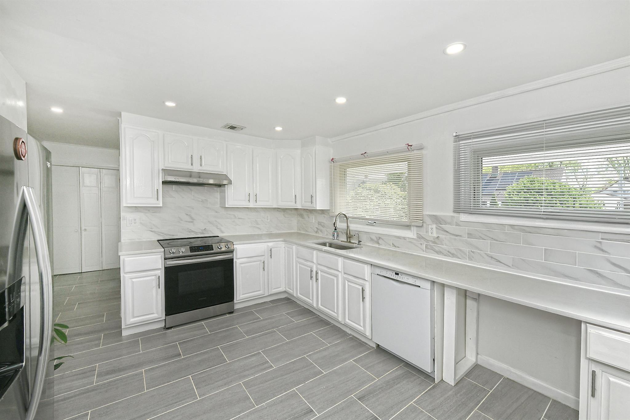 Single Family Sky  Nassau County, NY 11756, MLS-853127-6
